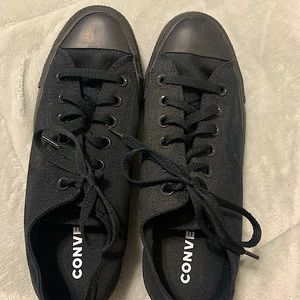 All black converse, size 9 in women and 7 in men.